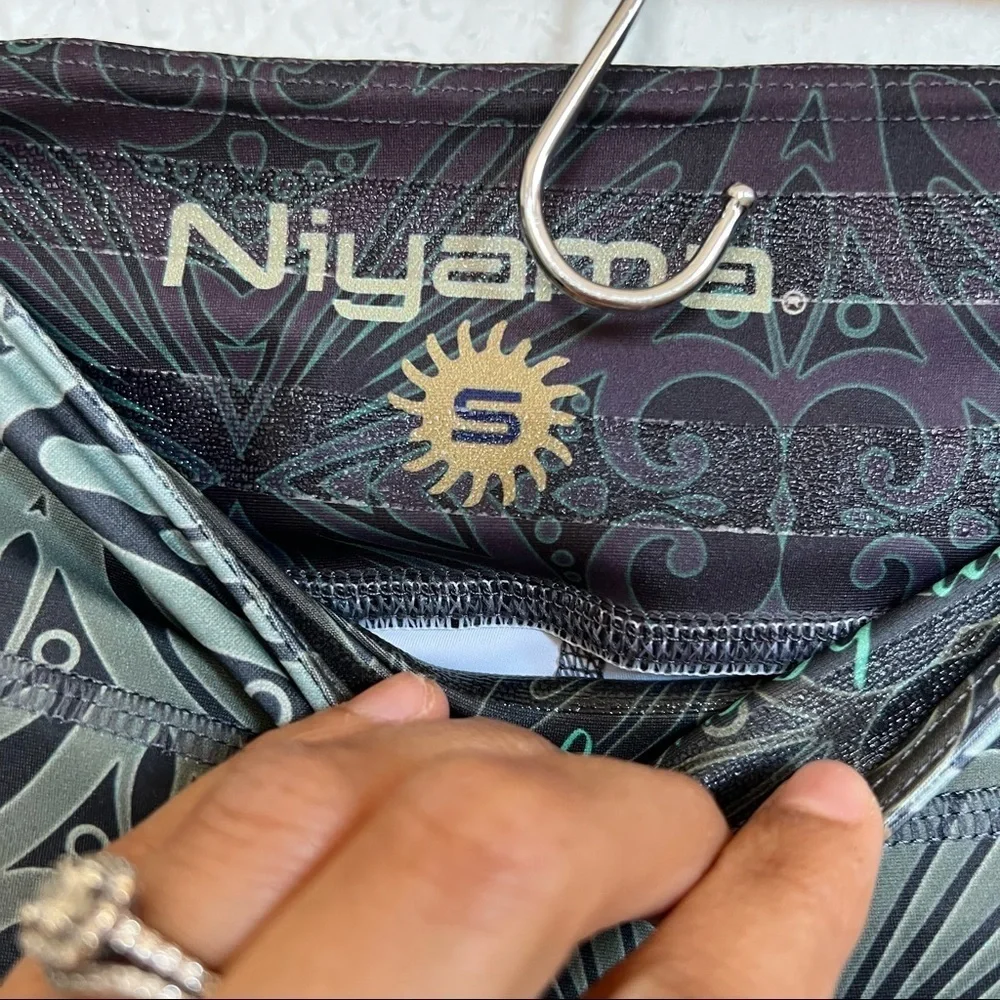 Niyama Sol- Black/Green Printed Leggings - Small